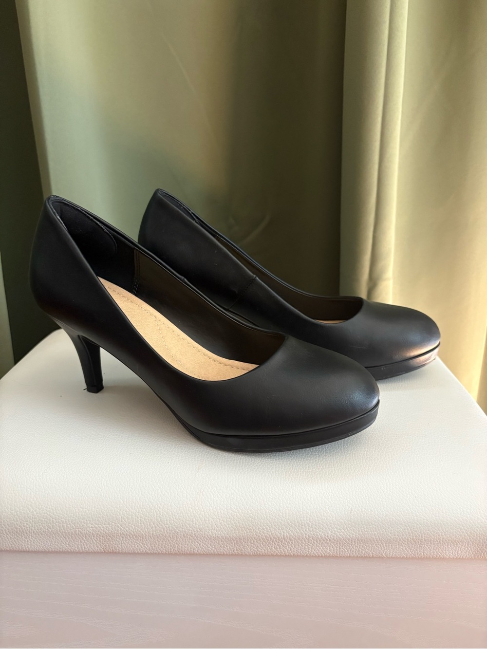 Soda Black Mid-Heel Round-Toe Pumps